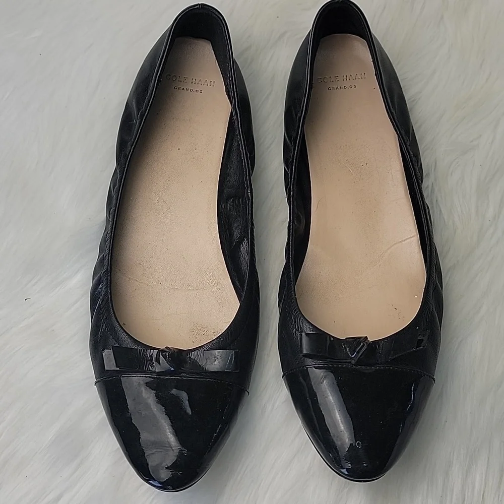 COLE HAAN Black Leather Patent Cap Toe Bow Preppy Office Casual Ballet Flats 9.5